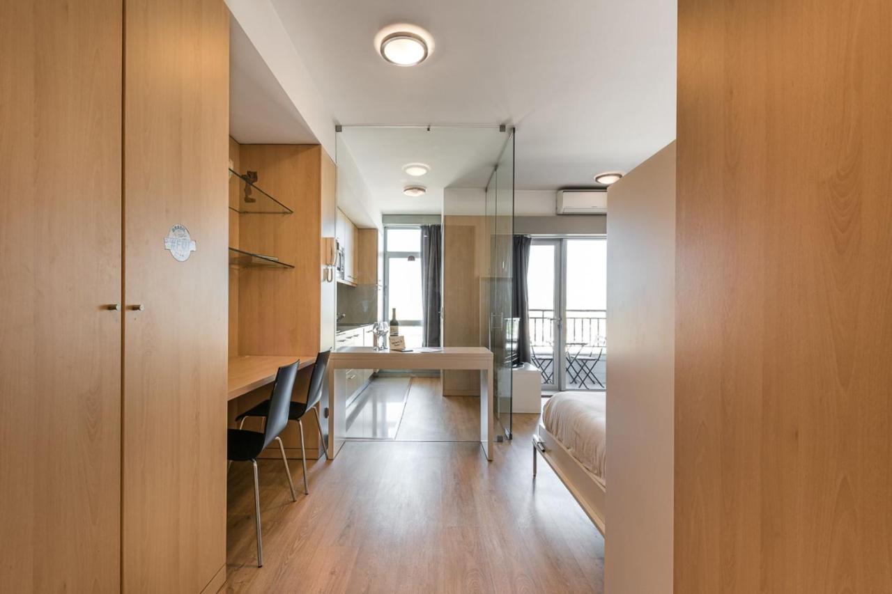 Dragon Stadium Studio W Balcony By Lovelystay Porto Bagian luar foto