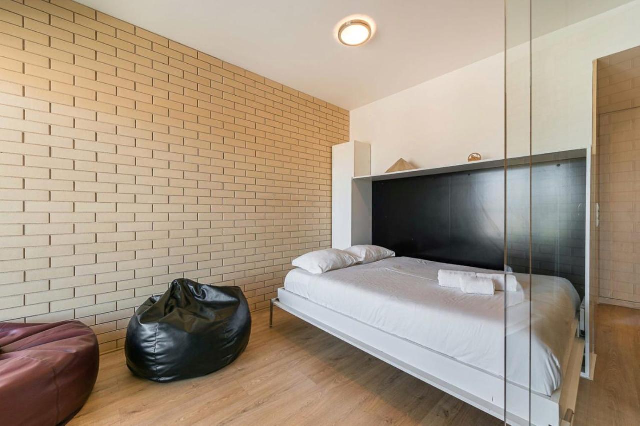 Dragon Stadium Studio W Balcony By Lovelystay Porto Bagian luar foto